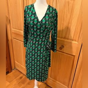 New York & Company Stretch faux wrap dress Green Geometric women’s M